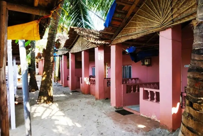 HOLIDAY VILLAGE ARAMBOL
