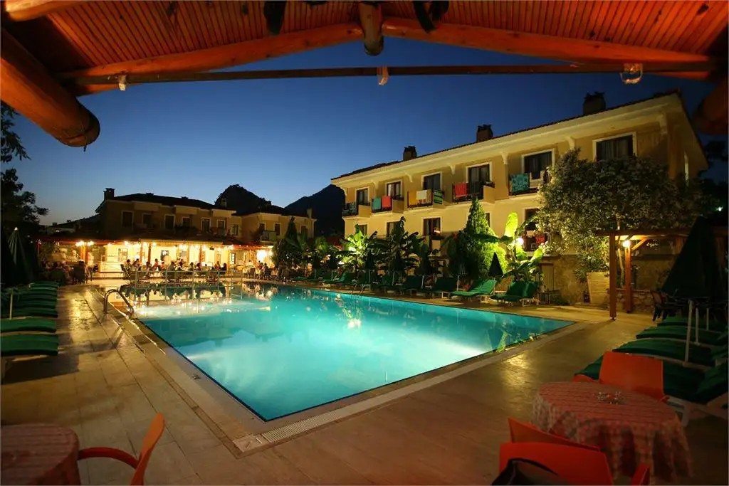 PERDIKIA BEACH HOTEL