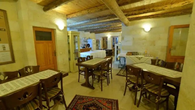 CANYON CAVE HOTEL