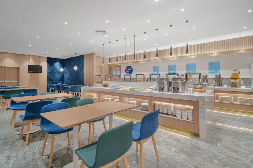 HOLIDAY INN EXPRESS JINQIAO CENTRAL