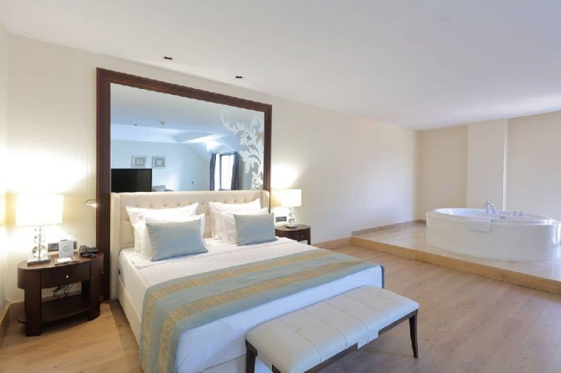 honeymoon suite