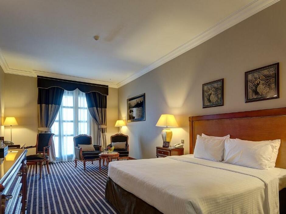 ROYAL ASCOT HOTEL
