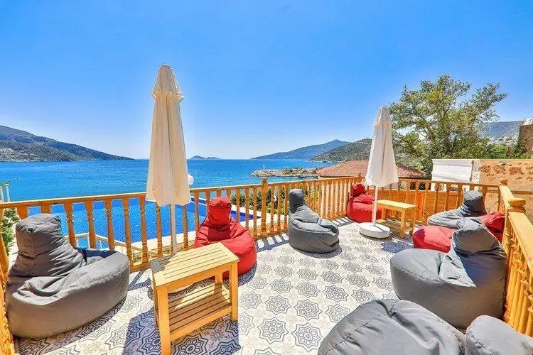 PIER HOUSE HOTEL