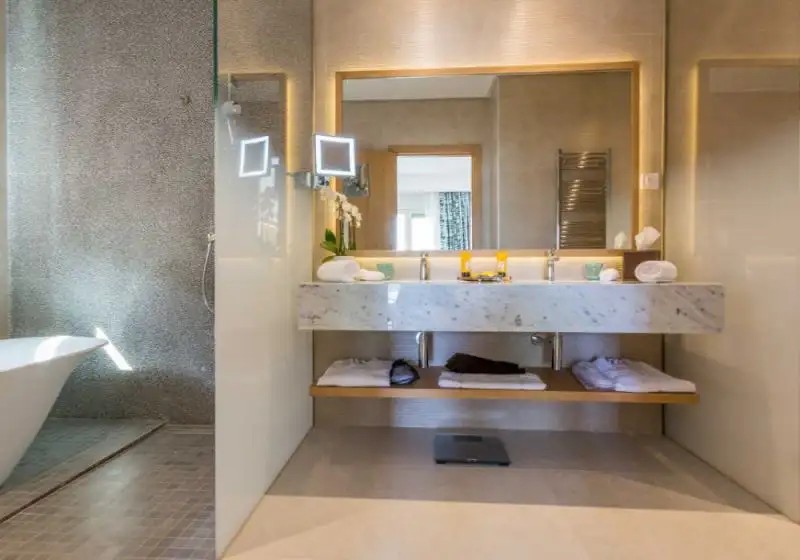 THE CHEDI LUSTICA BAY