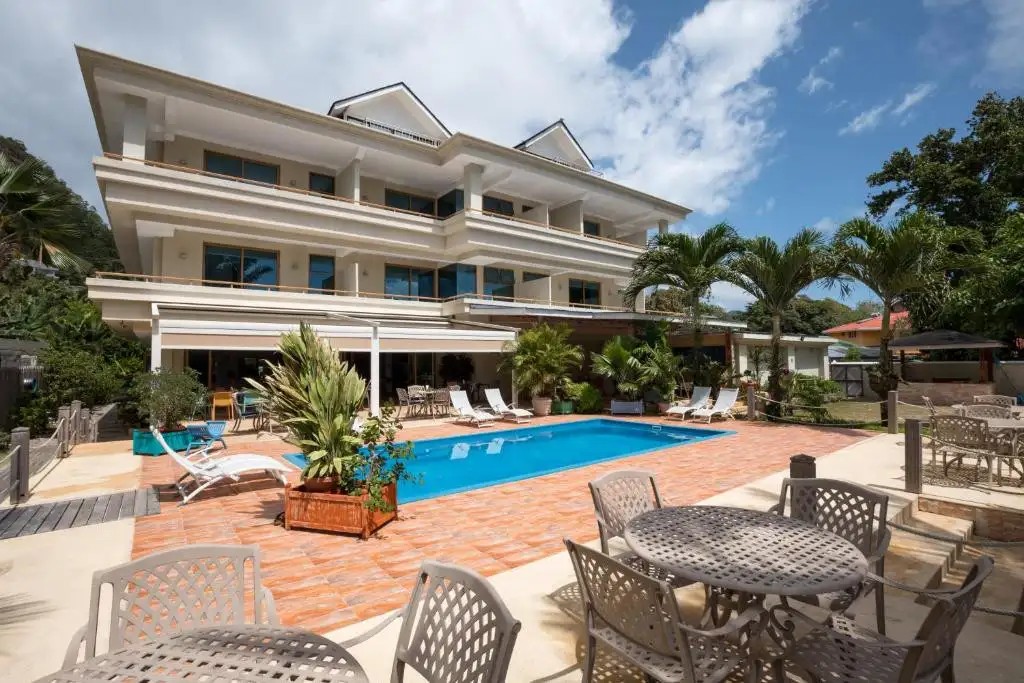 CROWN BEACH HOTEL