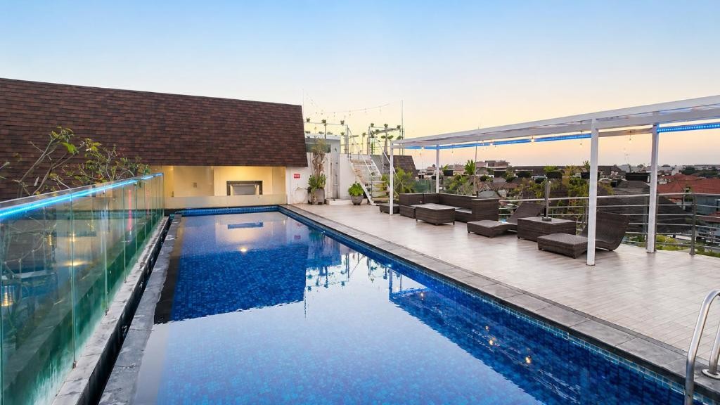 ZIA BALI (EX. HOLIDAY INN EXPRESS BALI KUTA SQUARE)