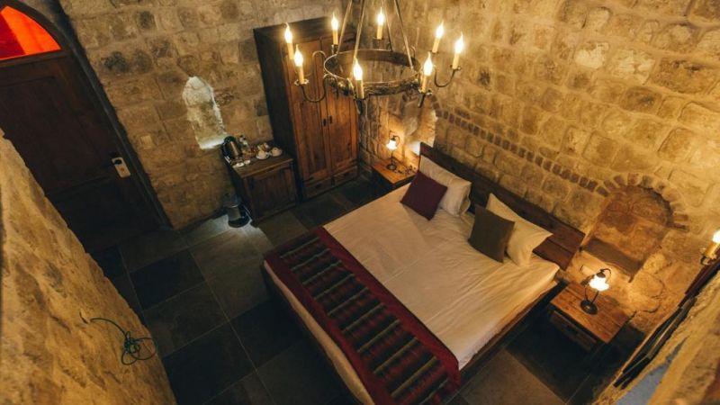 deluxe cave