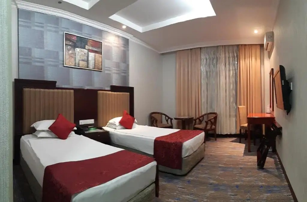 ROYAL HOTEL