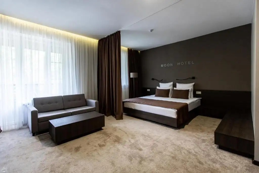 MOON HOTEL