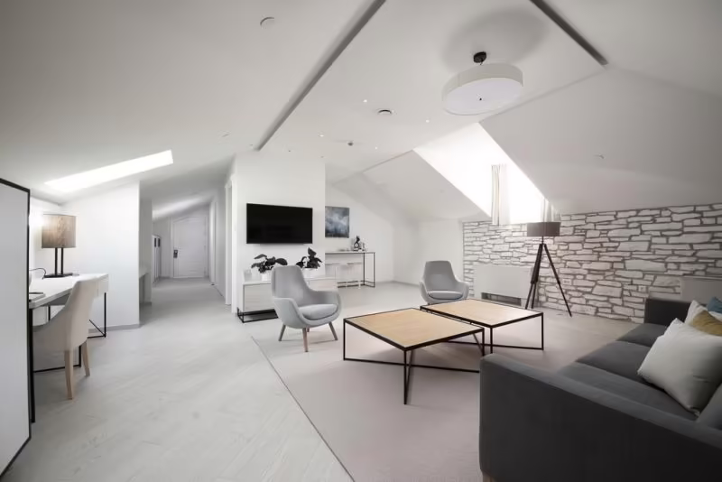 LAZURE HOTEL & MARINA