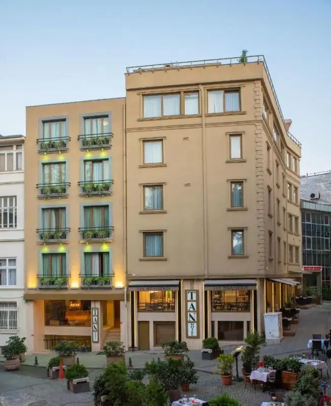 TAN HOTEL