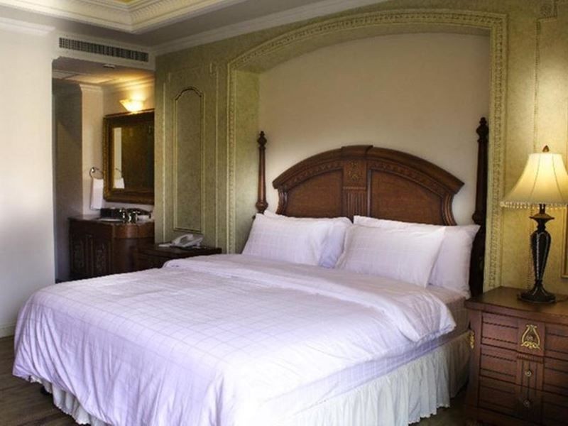 four seasons suite