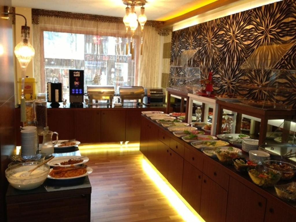MAYA HOTEL LALELI