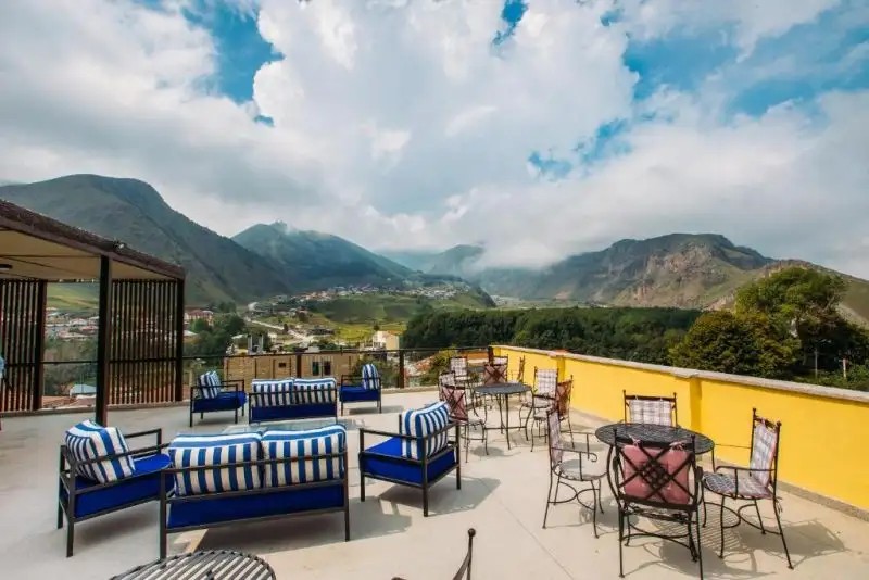 MOUNT INN KAZBEGI