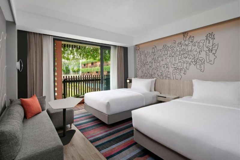 aloft pool view