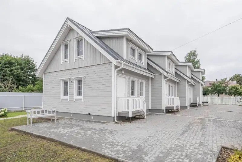 АВГУСТ