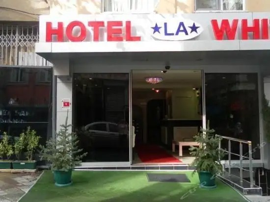 HOTEL LA WHITE