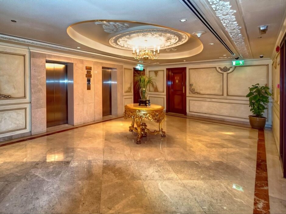 ROYAL ASCOT HOTEL
