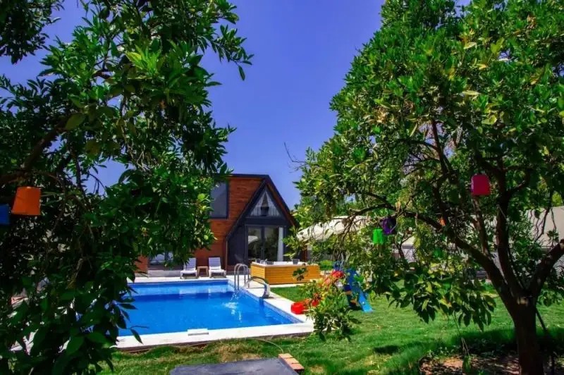 VILLA WITH POOL JACUZZI AND BACKYARD IN INLICE
