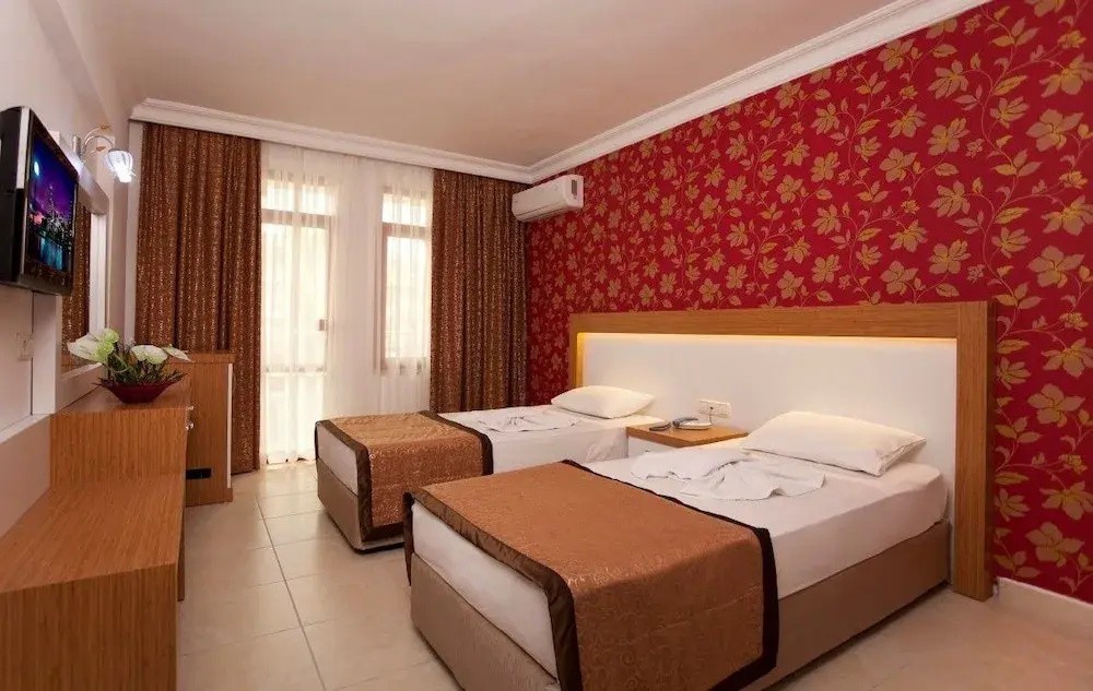DIAMORE HOTEL