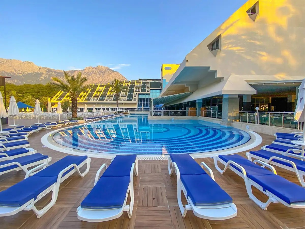 QUEENS PARK RESORT GOYNUK