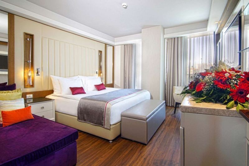 family suite land view
