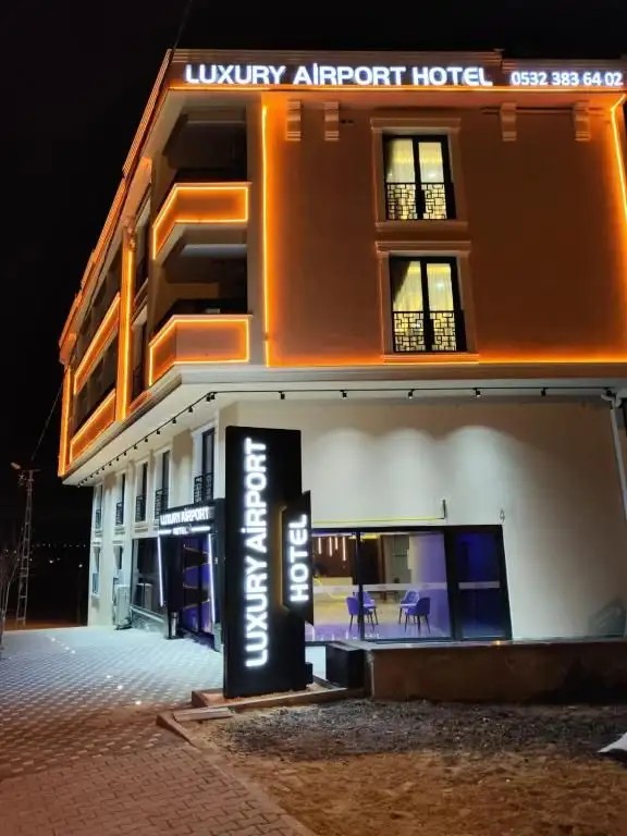 LUXURY AIRPORT HOTEL