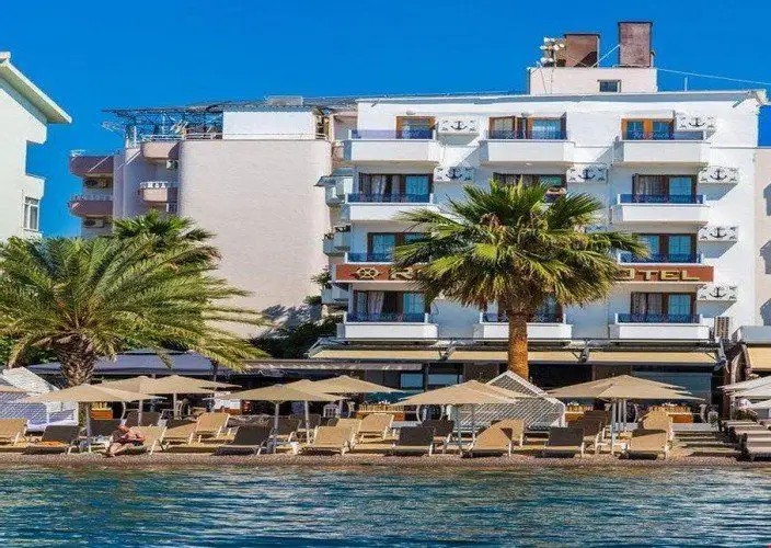 REIS BEACH HOTEL