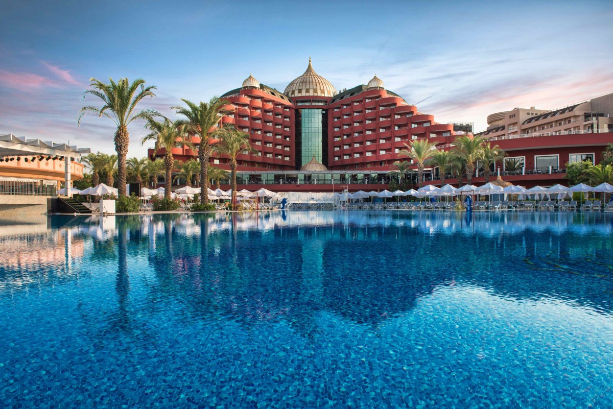 DELPHIN PALACE DELUXE COLLECTION