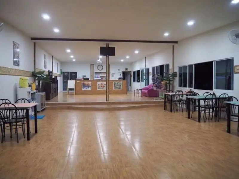 AT NIGHT AIRPORT RESORT