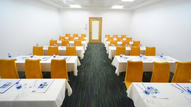 HOLIDAY INN EXPRESS ALTUNIZADE