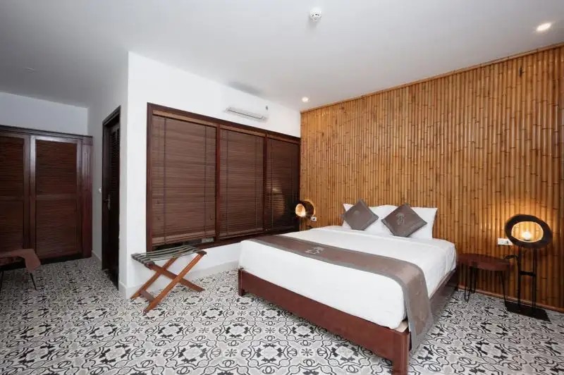 deluxe with balcony