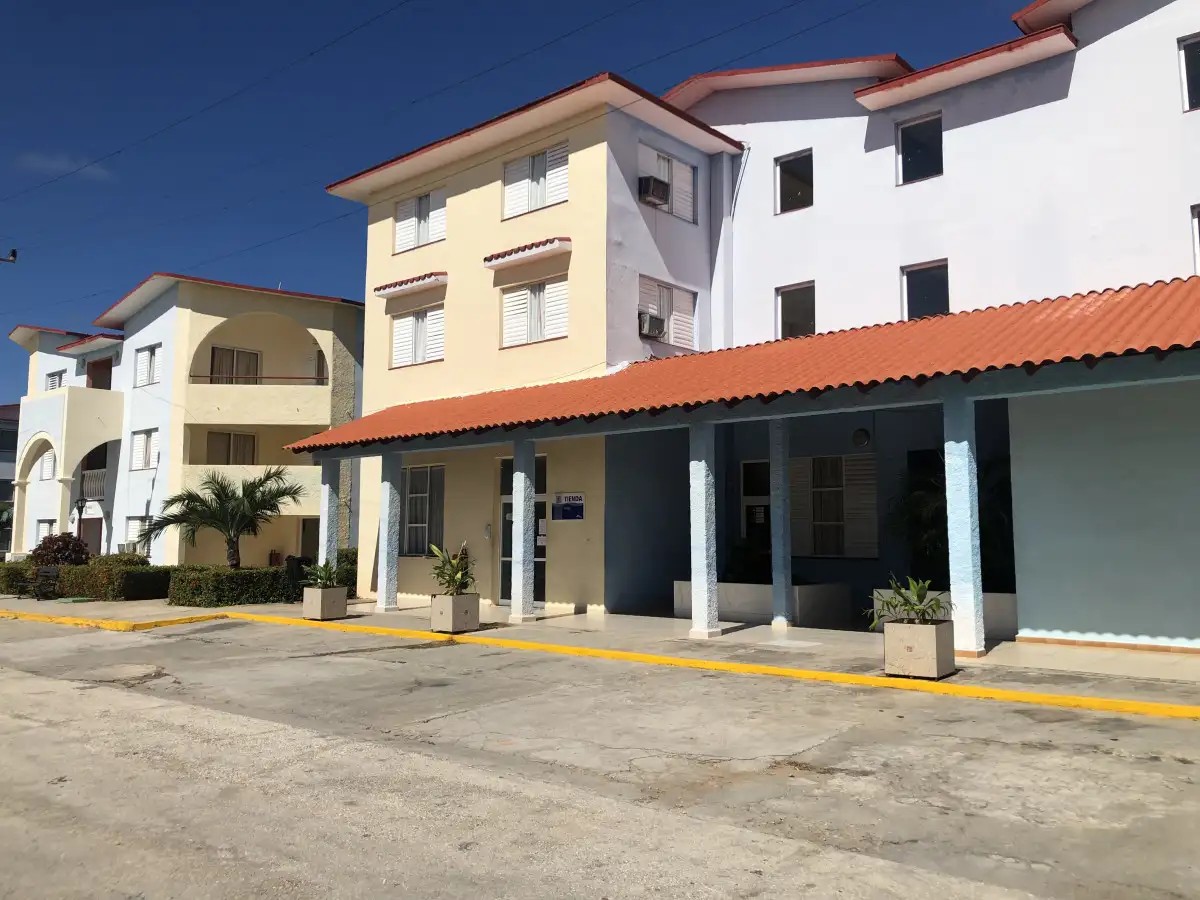 AZUL APARTHOTEL 