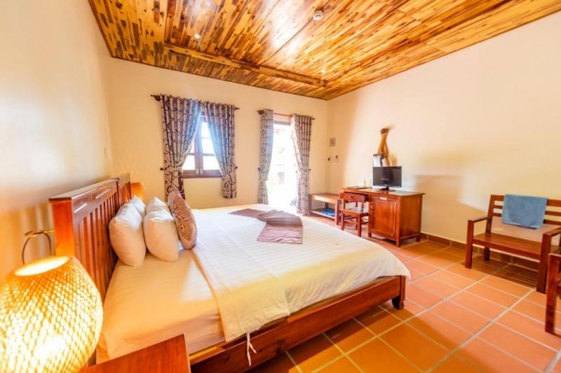 deluxe partial sea view