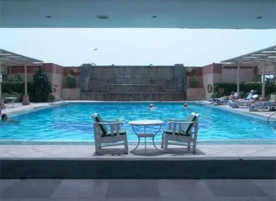 THE BRISTOL HOTEL