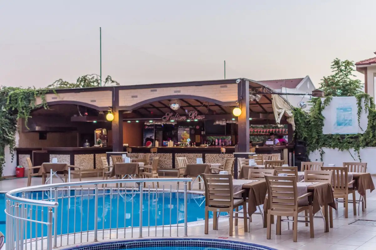 GRAND FAROS ADULTS ONLY 16+