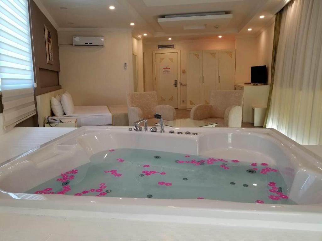 CRYSTAL ADMIRAL AQUA COLLECTION (EX. CRYSTAL ADMIRAL RESORT SUITES & SPA)