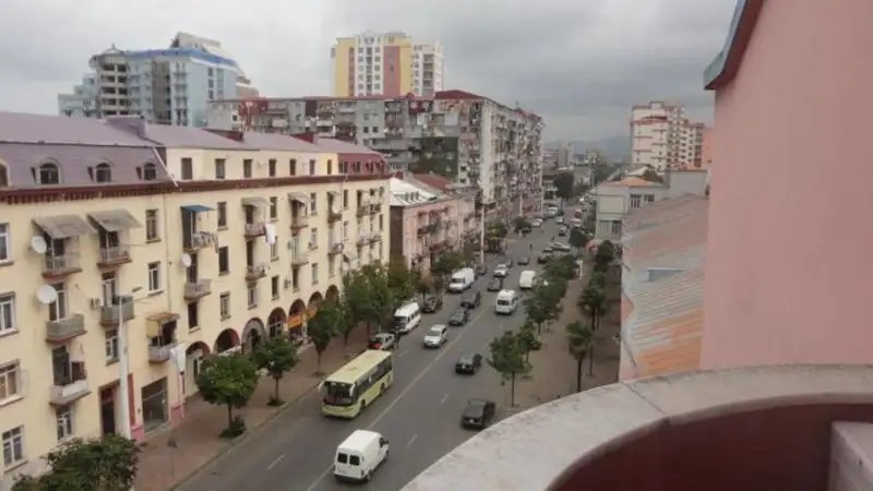 L BAKURI