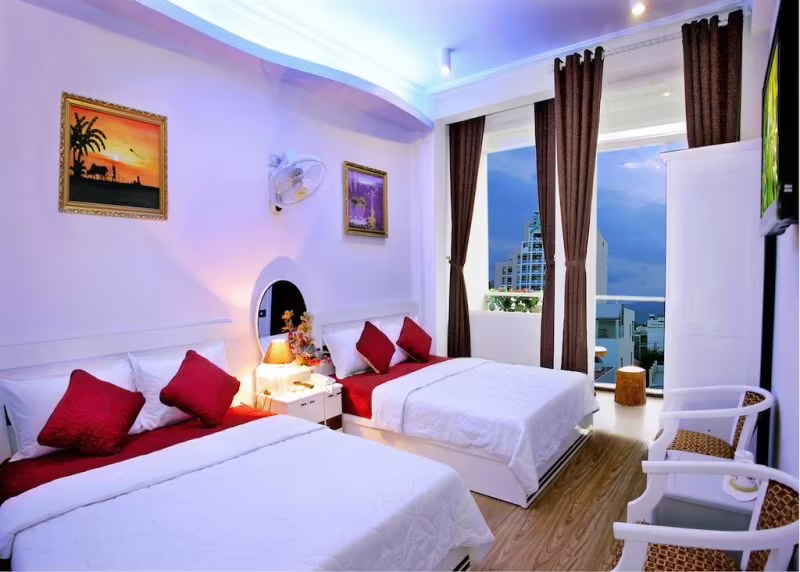 CR HOTEL