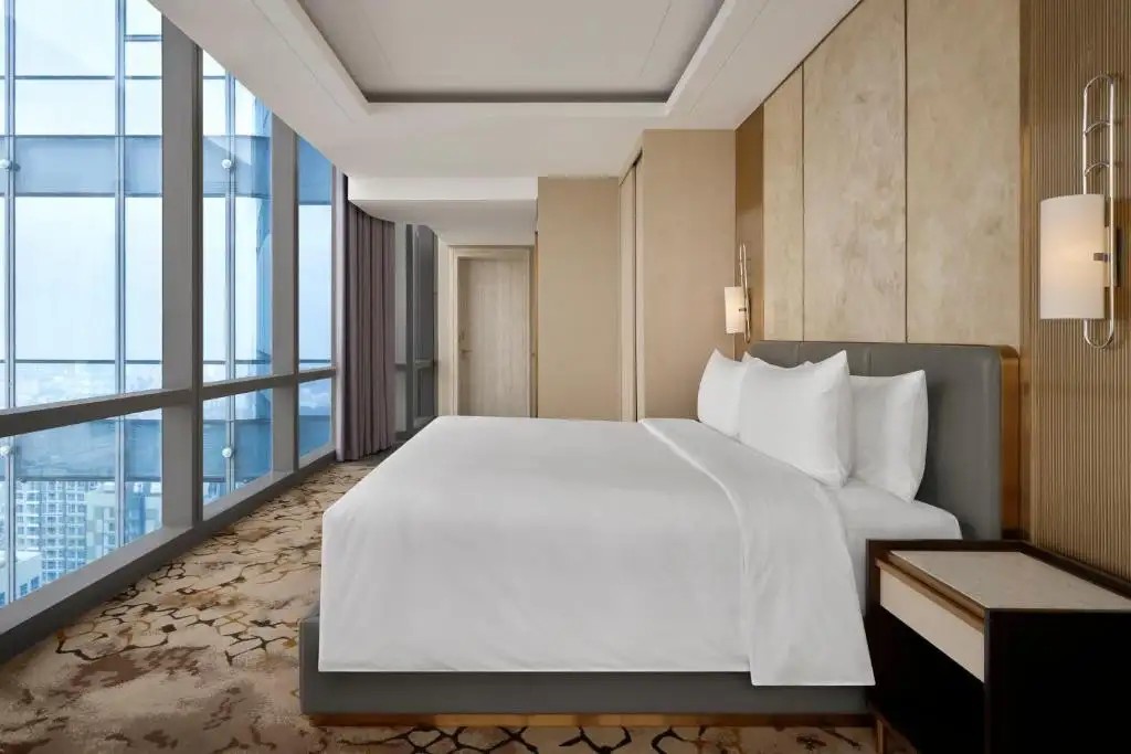 VINPEARL LANDMARK 81 AUTOGRAPH COLLECTION