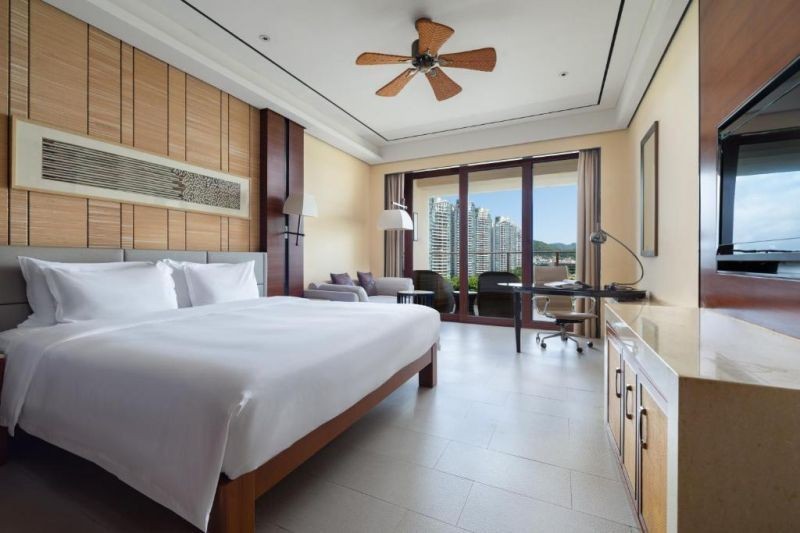 1 king bed standard bay view