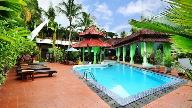 SARINANDE BEACH INN