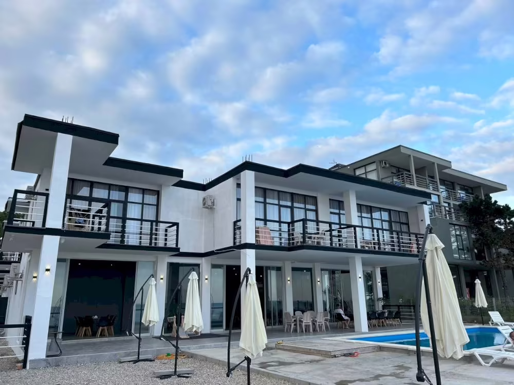 GREEN LAND HOTEL