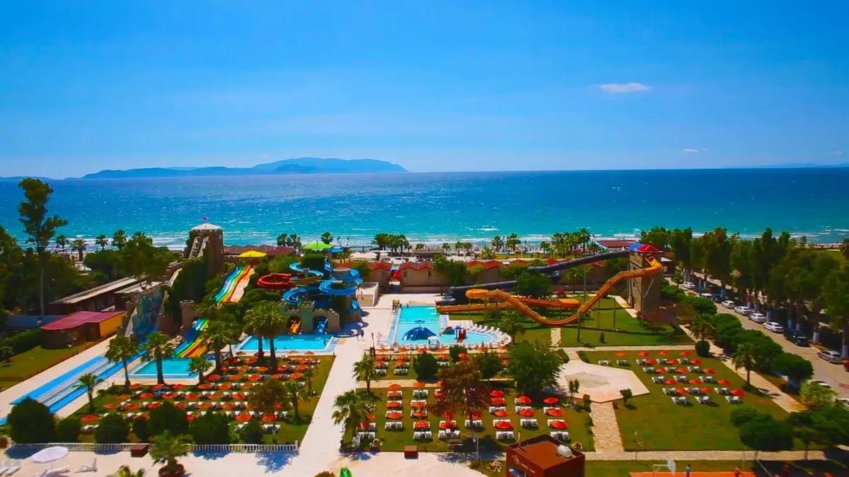 RISUS BEACH RESORT (EX. RISUS AQUA BEACH RESORT)