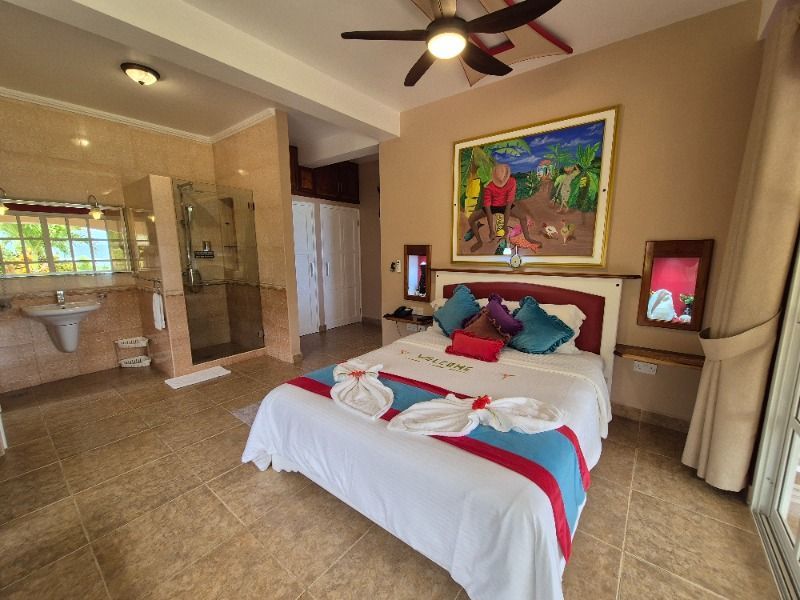 one bedroom apartment with sea view