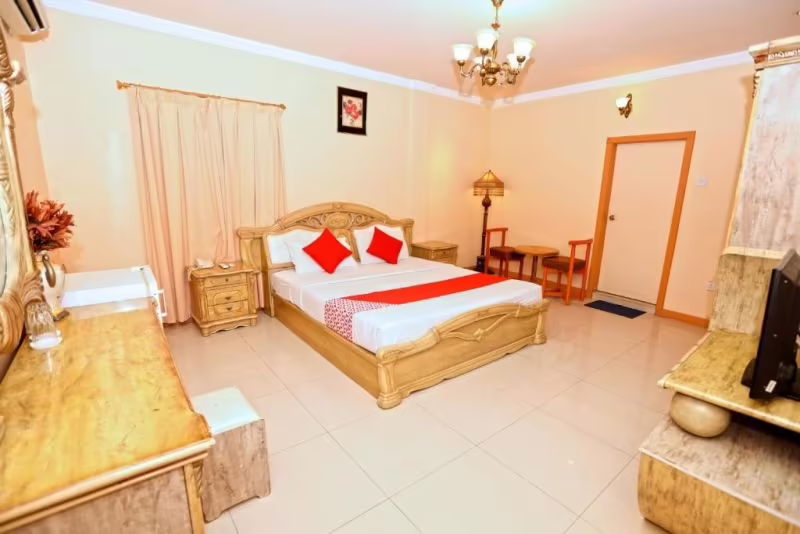 OYO 102 SEASHELL HOTEL