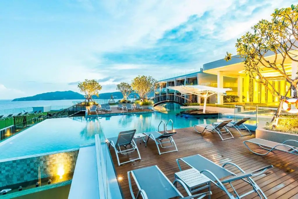 CREST RESORT & POOL VILLAS