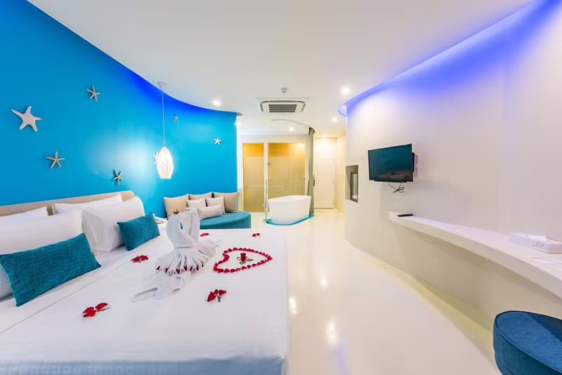 TIDE BEACHFRONT SIRAY PHUKET