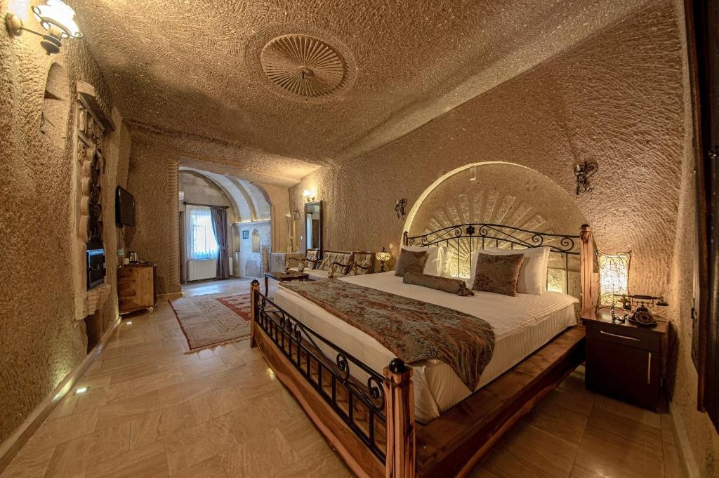 ROMA CAVE SUITE