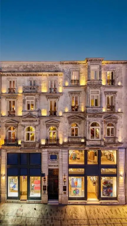 MR CAS HOTEL
